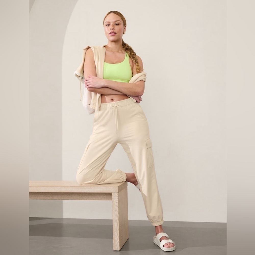NWT Athleta Cascade Cargo Terry Pant Size Small.